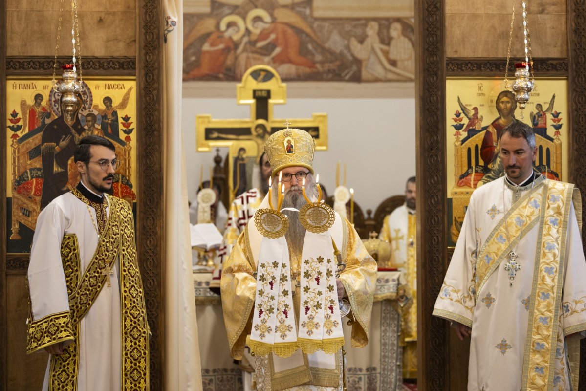 Românii din Londra şi-au primit arhipăstorul 331047