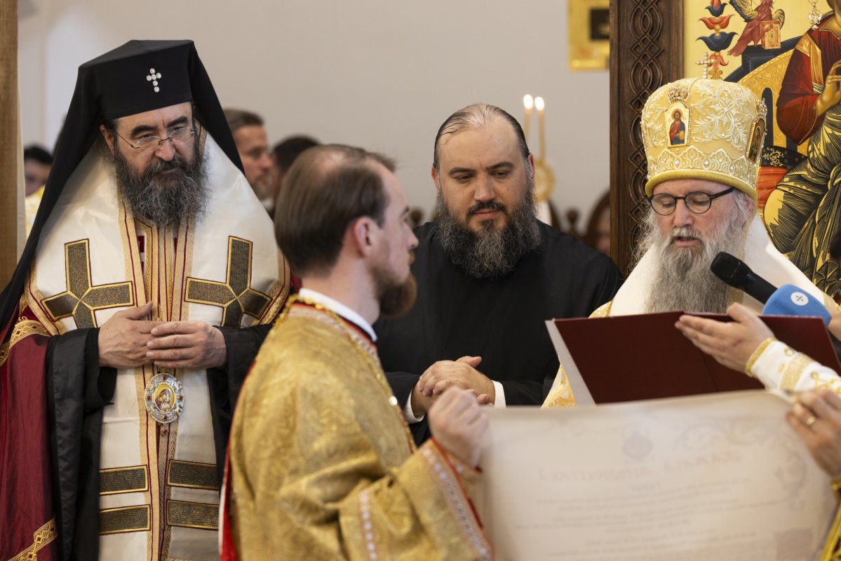 Românii din Londra şi-au primit arhipăstorul 331051