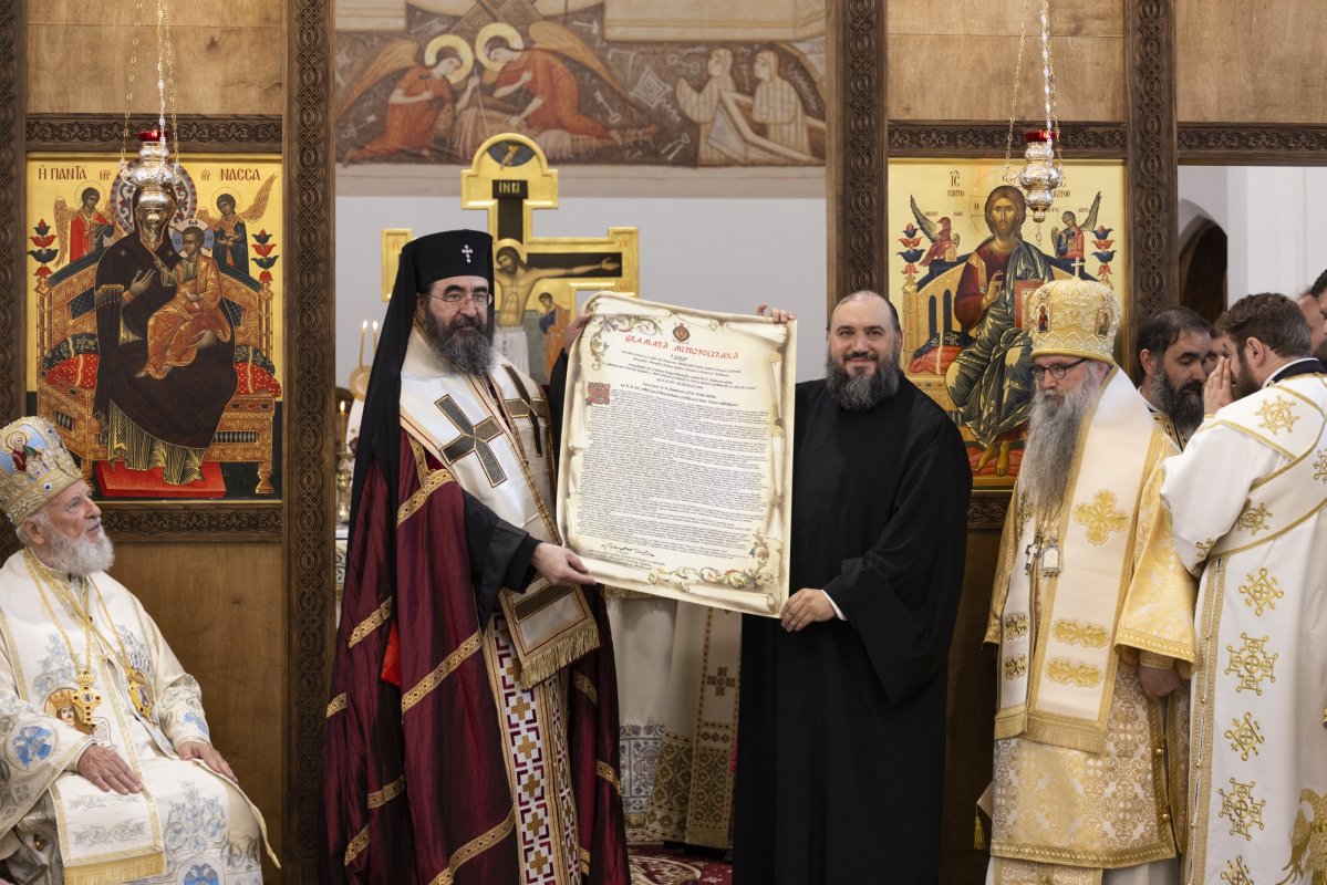 Românii din Londra şi-au primit arhipăstorul 331052