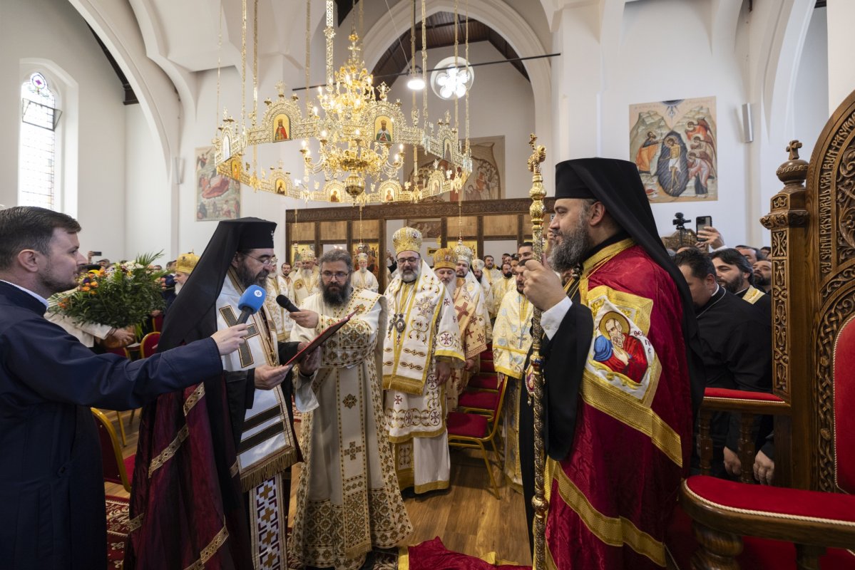 Românii din Londra şi-au primit arhipăstorul 331056