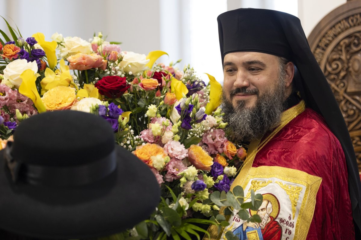 Românii din Londra şi-au primit arhipăstorul 331058