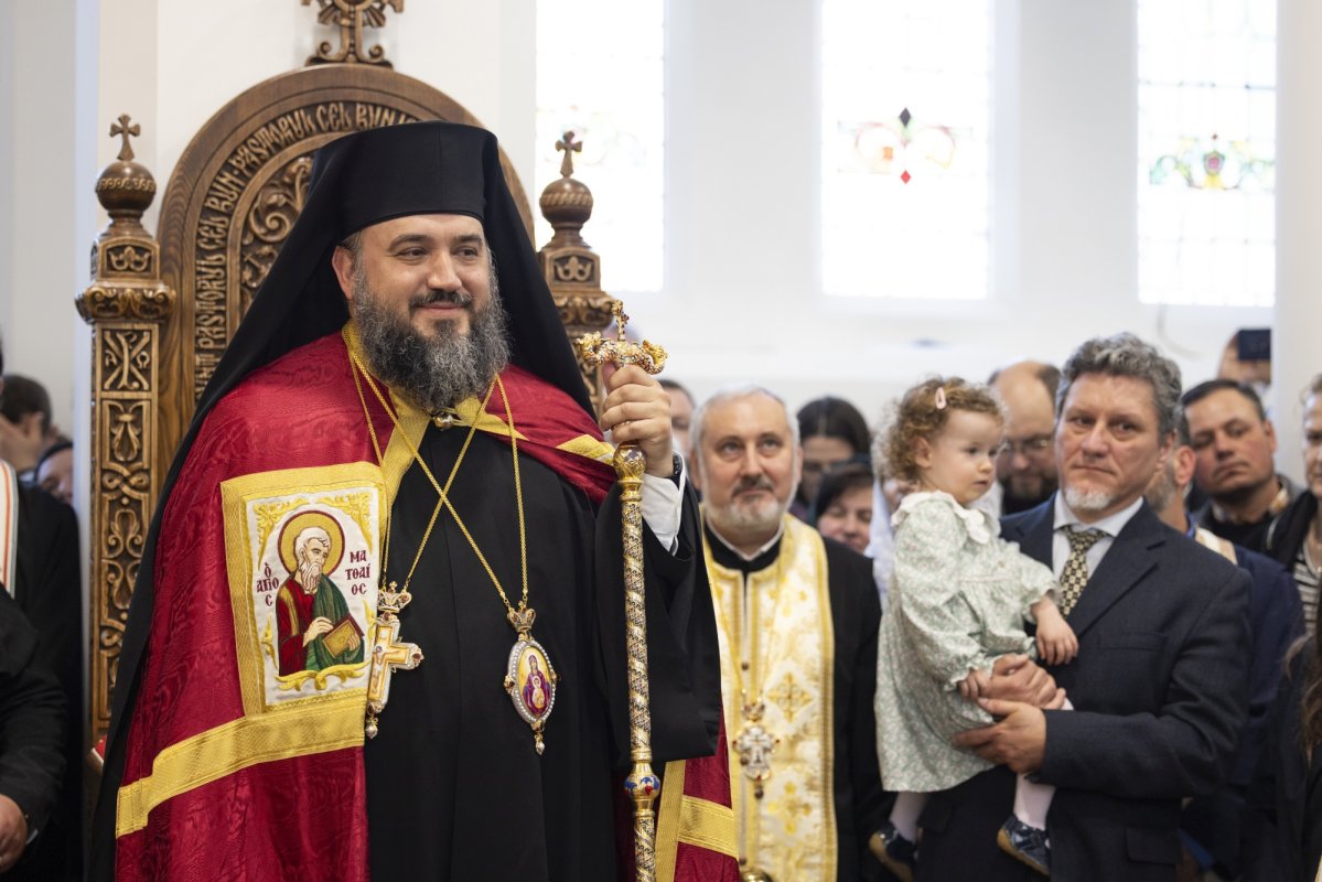 Românii din Londra şi-au primit arhipăstorul 331059