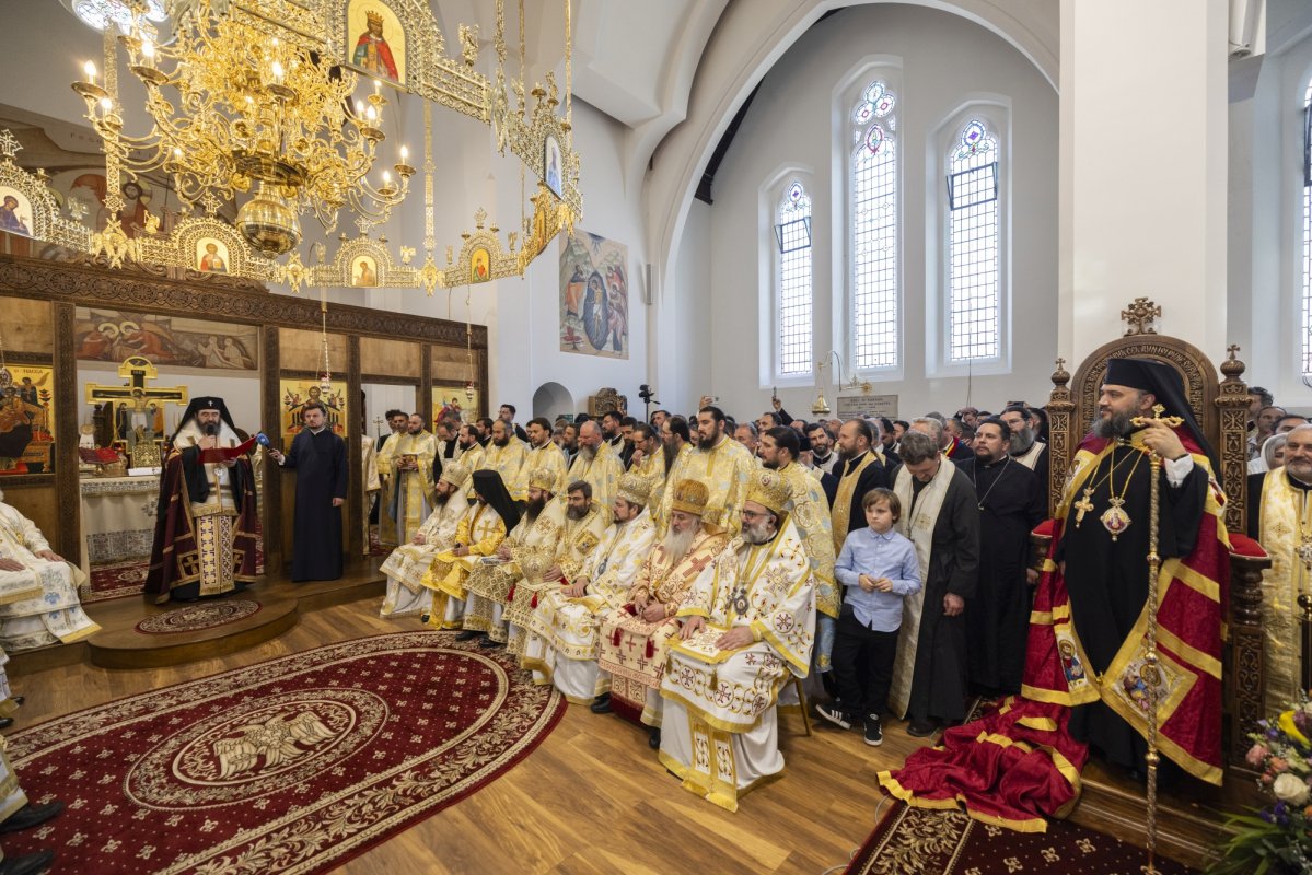 Românii din Londra şi-au primit arhipăstorul 331060