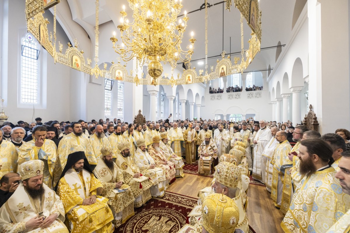 Românii din Londra şi-au primit arhipăstorul 331067