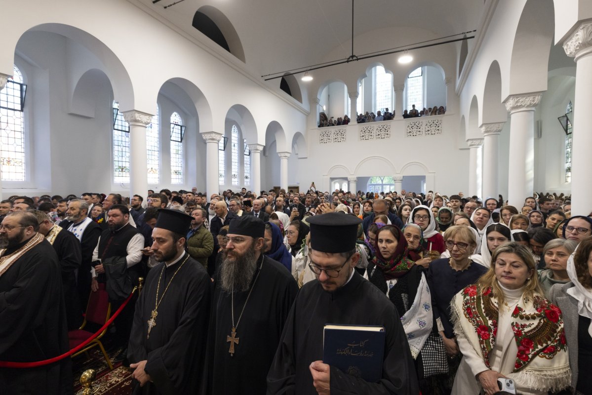 Românii din Londra şi-au primit arhipăstorul 331068