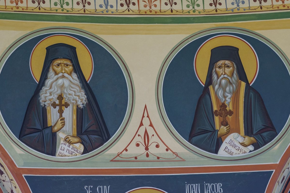 Doi ierarhi au sfințit Altarul de vară al Mănăstirii Vlădiceni din Iași 331101