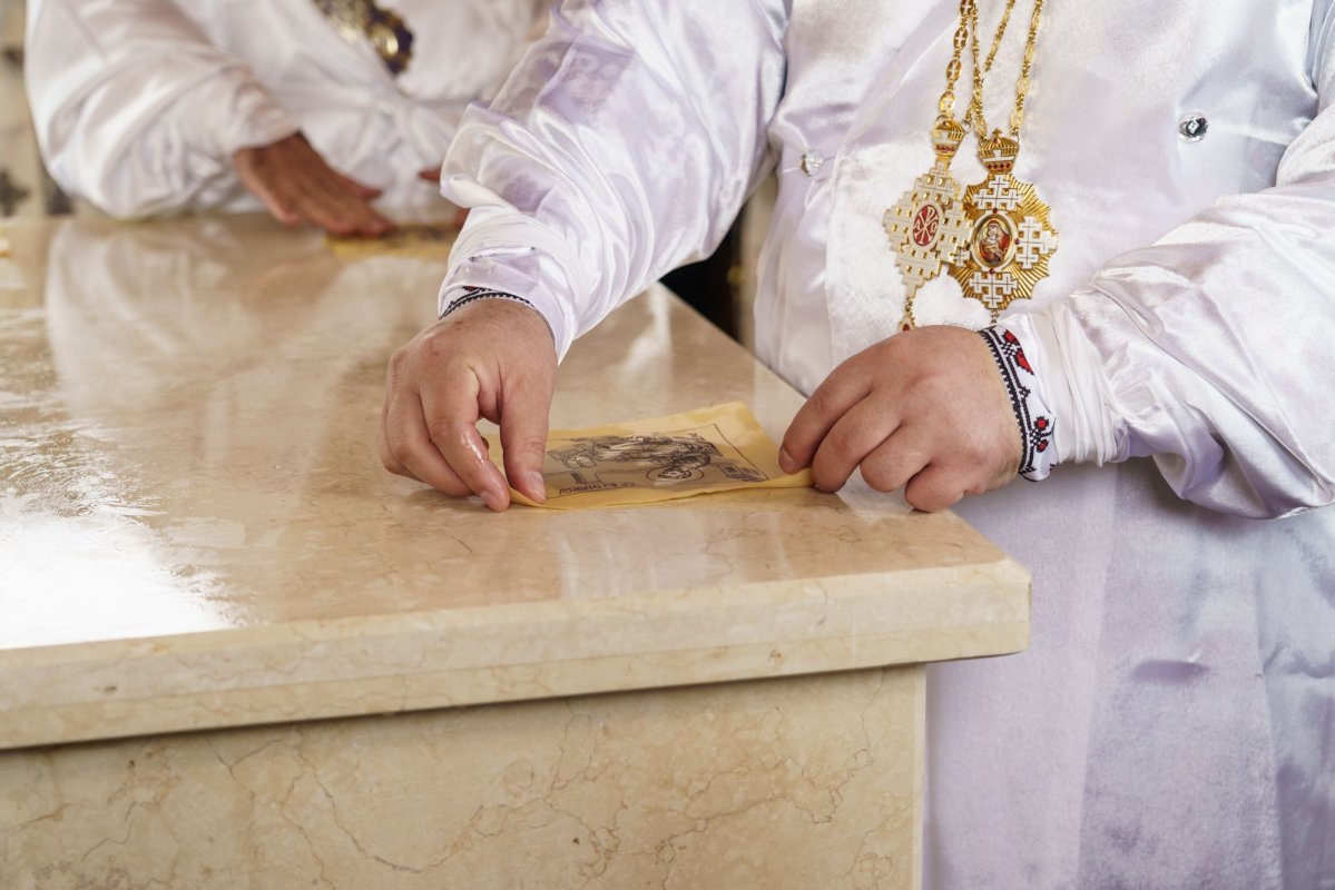 Doi ierarhi au sfințit Altarul de vară al Mănăstirii Vlădiceni din Iași 331104