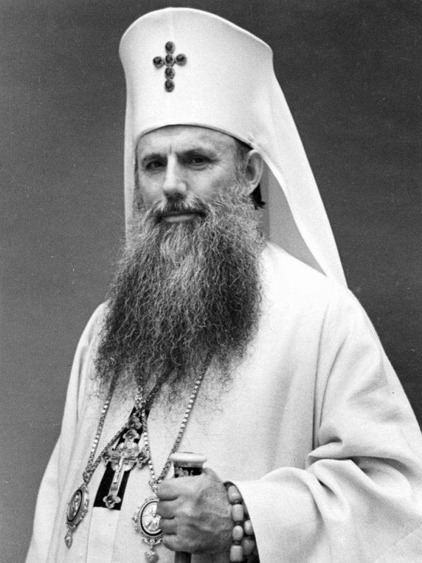 Zbuciumatul secol XX şi activitatea primilor cinci patriarhi 330391