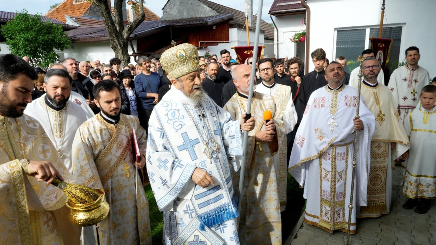 Biserica „Adormirea Maicii Domnului” din Râşnov a fost sfinţită 331260