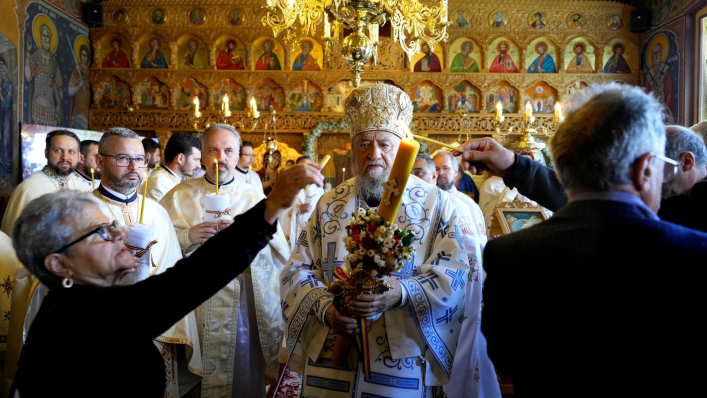 Biserica „Adormirea Maicii Domnului” din Râşnov a fost sfinţită 331263