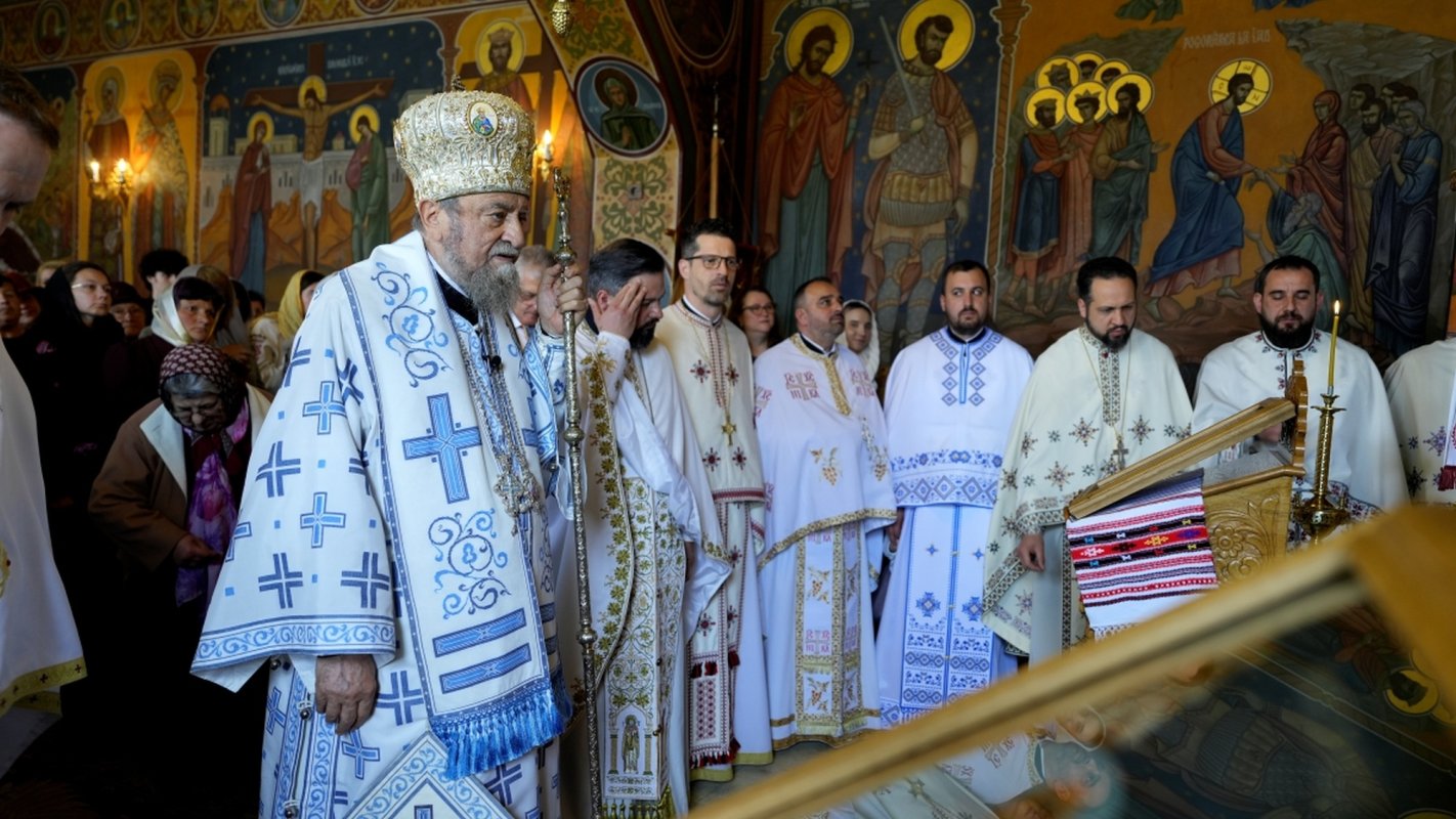 Biserica „Adormirea Maicii Domnului” din Râşnov a fost sfinţită 331265