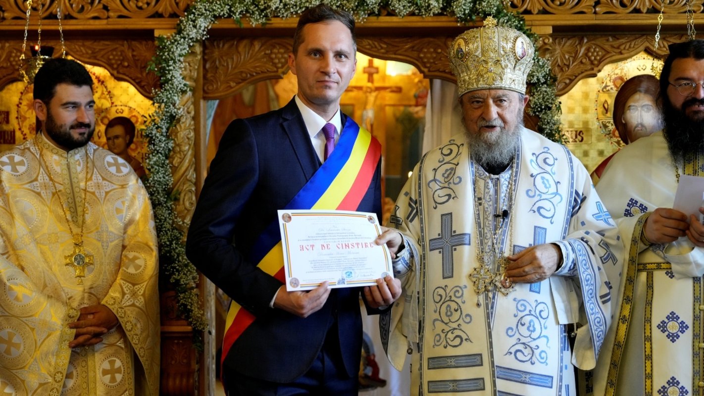 Biserica „Adormirea Maicii Domnului” din Râşnov a fost sfinţită 331273