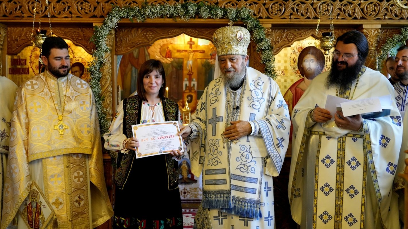 Biserica „Adormirea Maicii Domnului” din Râşnov a fost sfinţită 331276