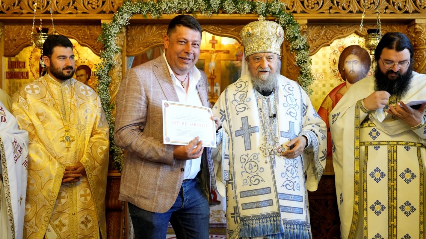 Biserica „Adormirea Maicii Domnului” din Râşnov a fost sfinţită 331277