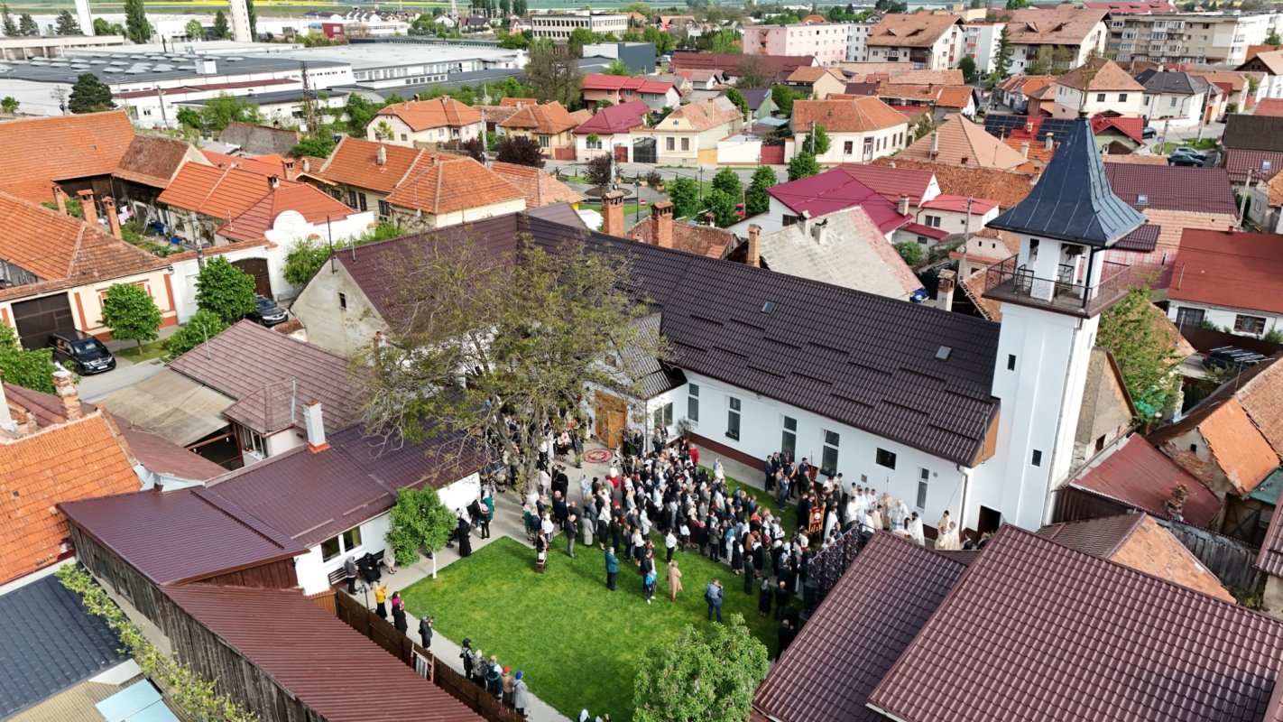 Biserica „Adormirea Maicii Domnului” din Râşnov a fost sfinţită 331281