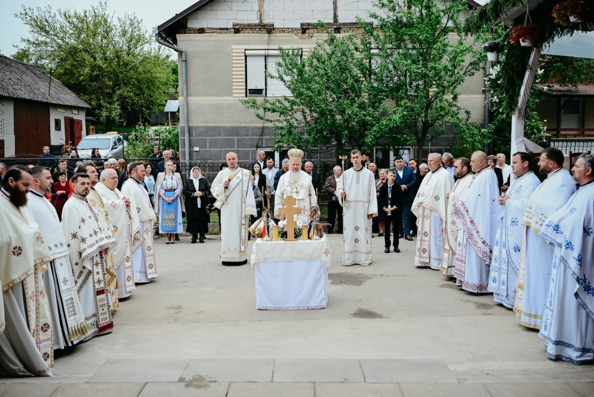 Resfințirea Bisericii „Sfinții Arhangheli Mihail și Gavriil” din Beudiu 331206