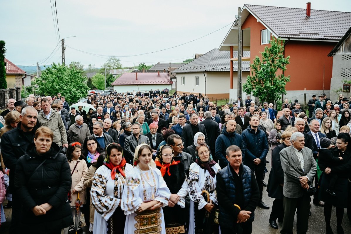 Resfințirea Bisericii „Sfinții Arhangheli Mihail și Gavriil” din Beudiu 331211