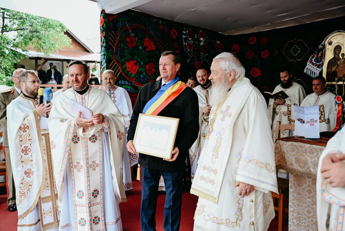 Resfințirea Bisericii „Sfinții Arhangheli Mihail și Gavriil” din Beudiu 331213