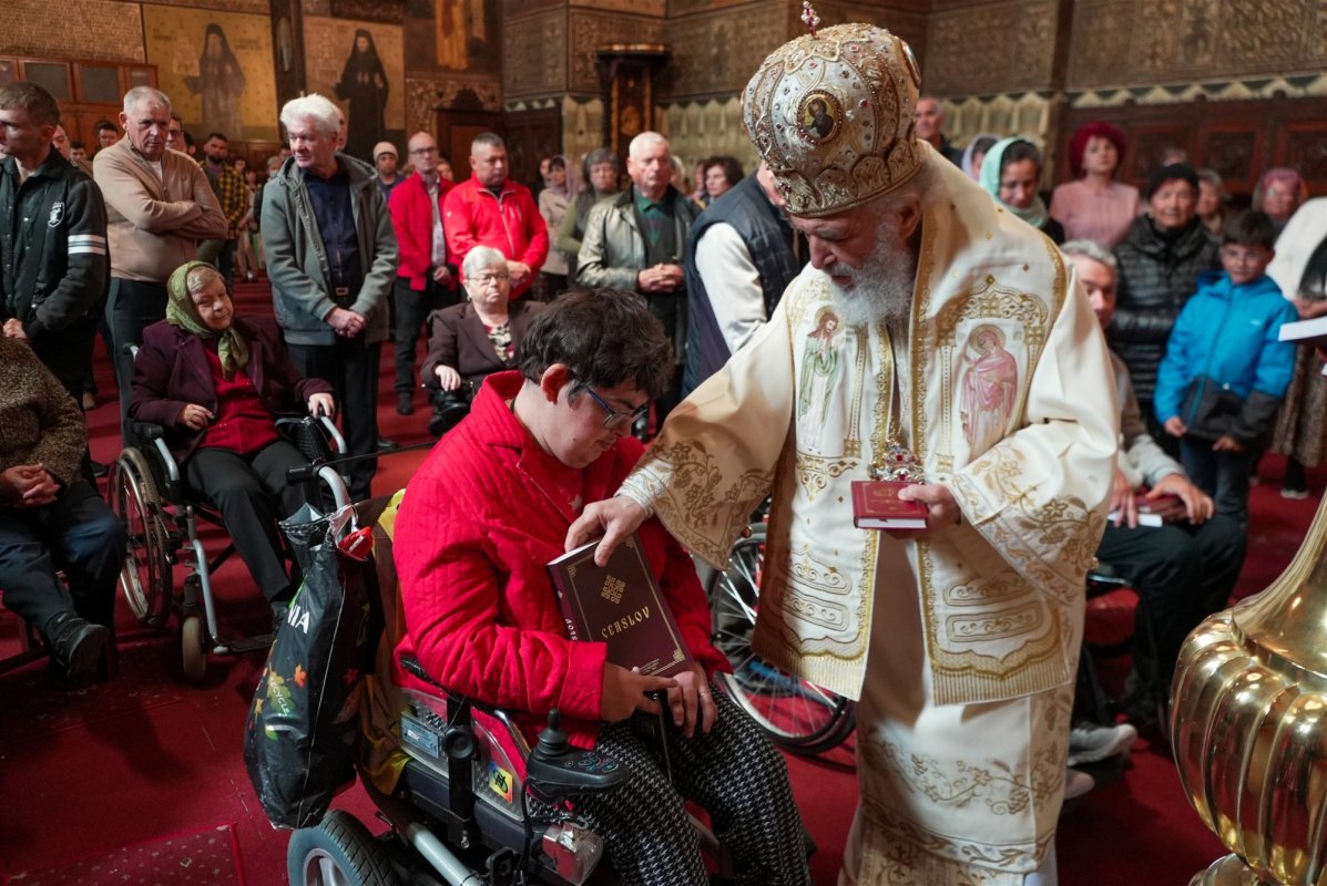 Rugăciune și comuniune în Duminica a 4-a după Paști la Galați 331228