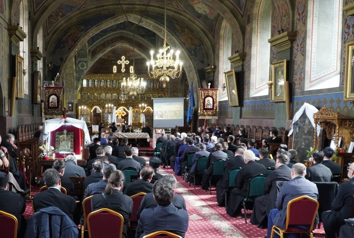 Conferinţă preoţească la Biserica „Sfântul Nicolae” din Şcheii Braşovului 331315
