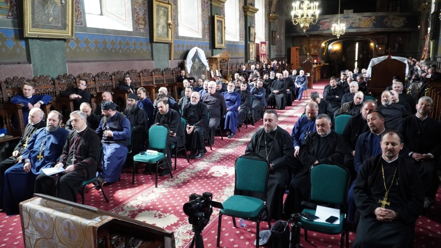 Conferinţă preoţească la Biserica „Sfântul Nicolae” din Şcheii Braşovului 331317