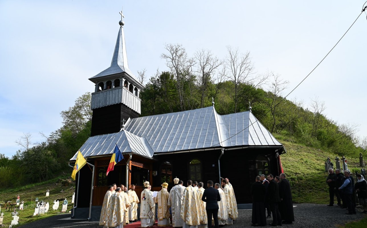Sărbătoare în satul Potingani din Episcopia Devei și Hunedoarei 331305