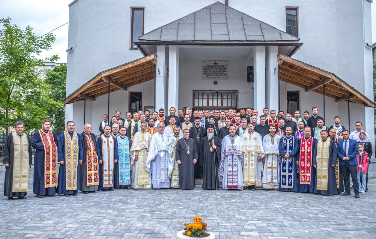 Moment de rugăciune și comuniune al clericilor din județul Gorj 331457