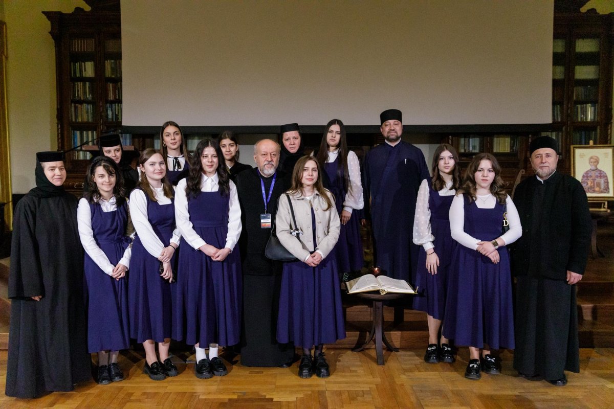 Ziua a doua a Simpozionului „Dumitru Stăniloae” - Teologi români și străini în dialog duhovnicesc 331829