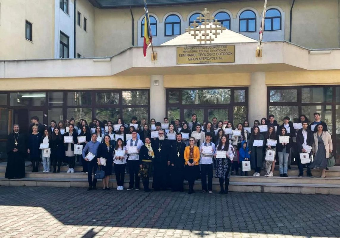 Concursul de eseuri „Duhovnicul, călăuză spre Hristos și părinte tămăduitor”  330952