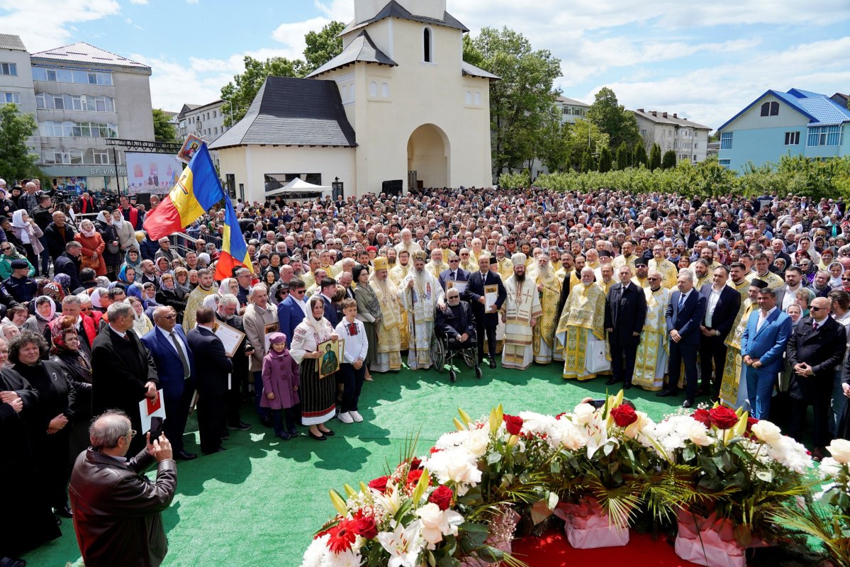 Biserica „Sfânta Vineri” din Pașcani a îmbrăcat haina cea nouă a sfințirii 331965