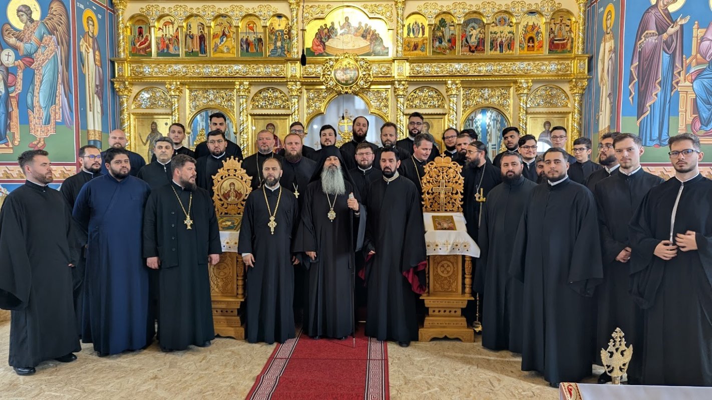 Grupul psaltic „Tronos” la Mănăstirea Dobrești din Timiș 331947