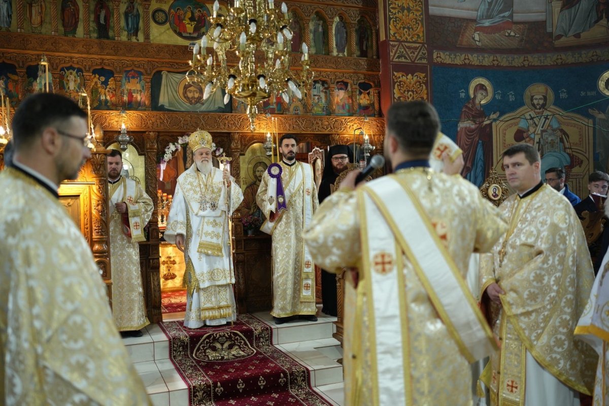 Popas de rugăciune într-o biserică din Protoieria Fetești 332005