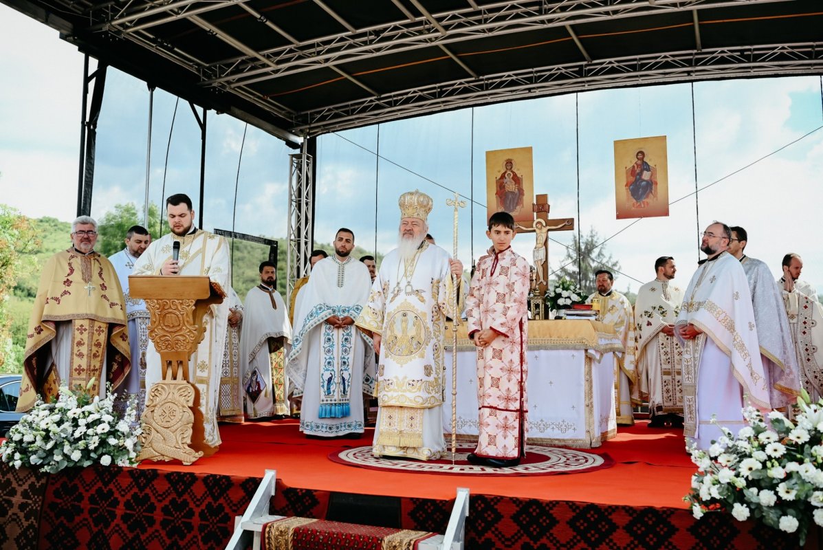 Resfințirea Bisericii „Sfinții Arhangheli Mihail și Gavriil” din Ghirișu Român 331954