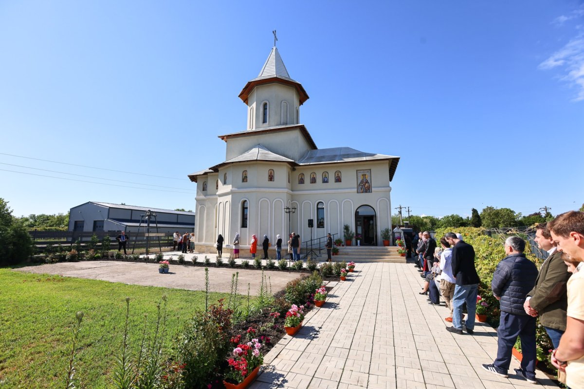 Sfințirea picturii Bisericii „Sfântul Teodosie de la Brazi” din Focșani 331991