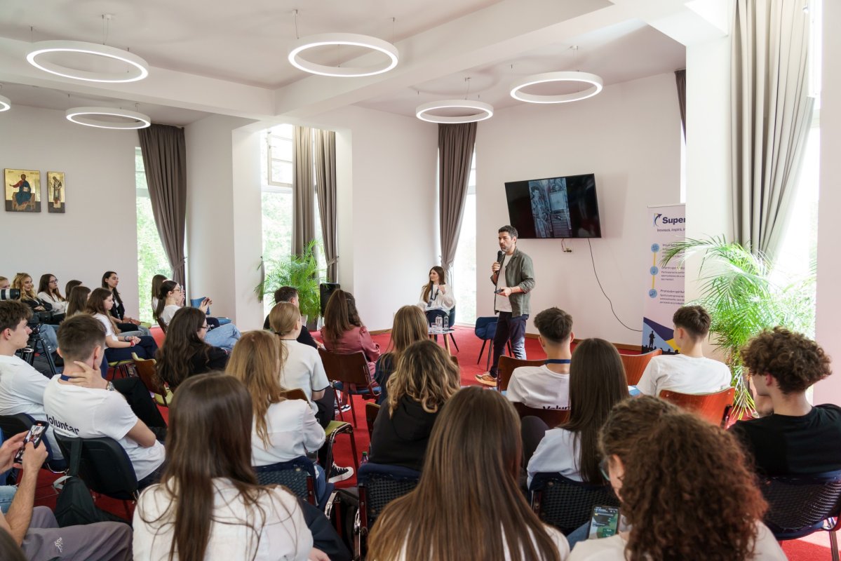 Dialog și inspirație la Liceul „Varlaam Mitropolitul” din Iași 332036