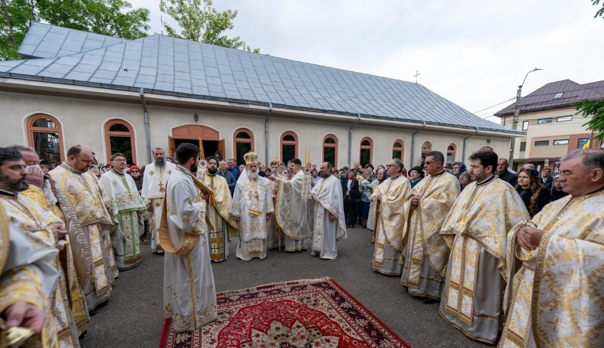 Hramul Parohiei „Sfinții Împărați Constantin și Elena” din Bacău 332034