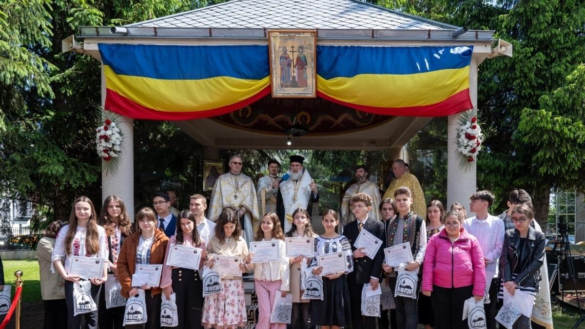 Hramul Parohiei „Sfinții Împărați Constantin și Elena” din Bacău 332035