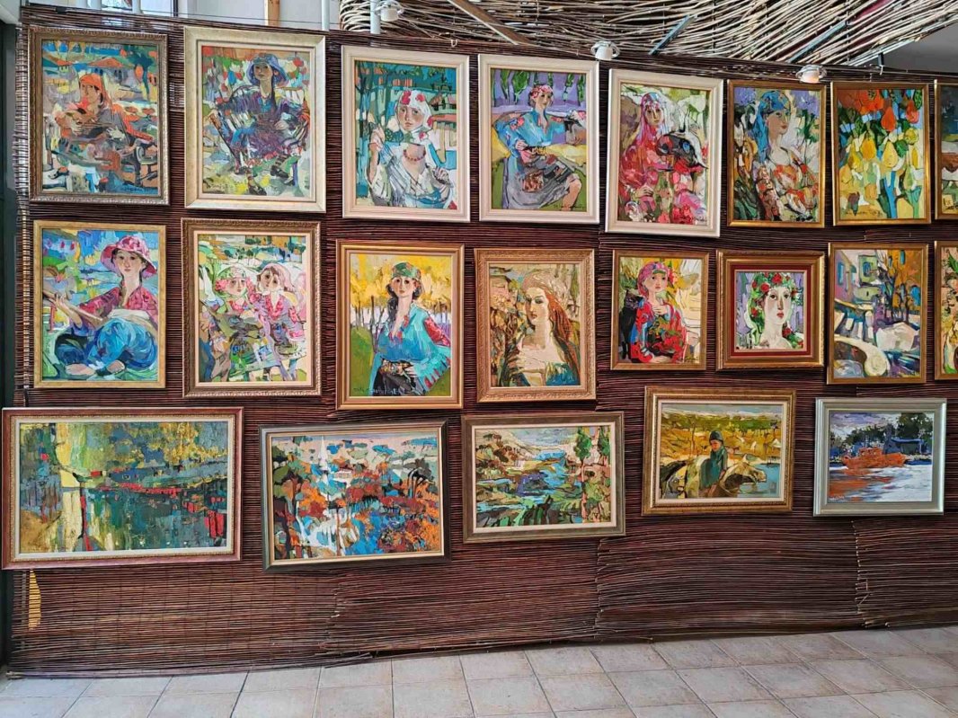 Poveşti într-o explozie de culoare 332019