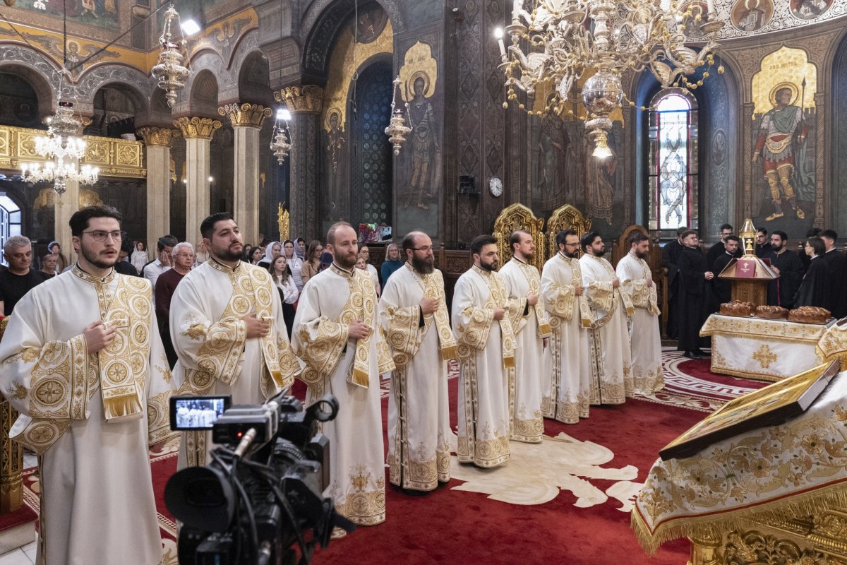 Priveghere în cinstea Sfinților Împărați la Catedrala Patriarhală 332116