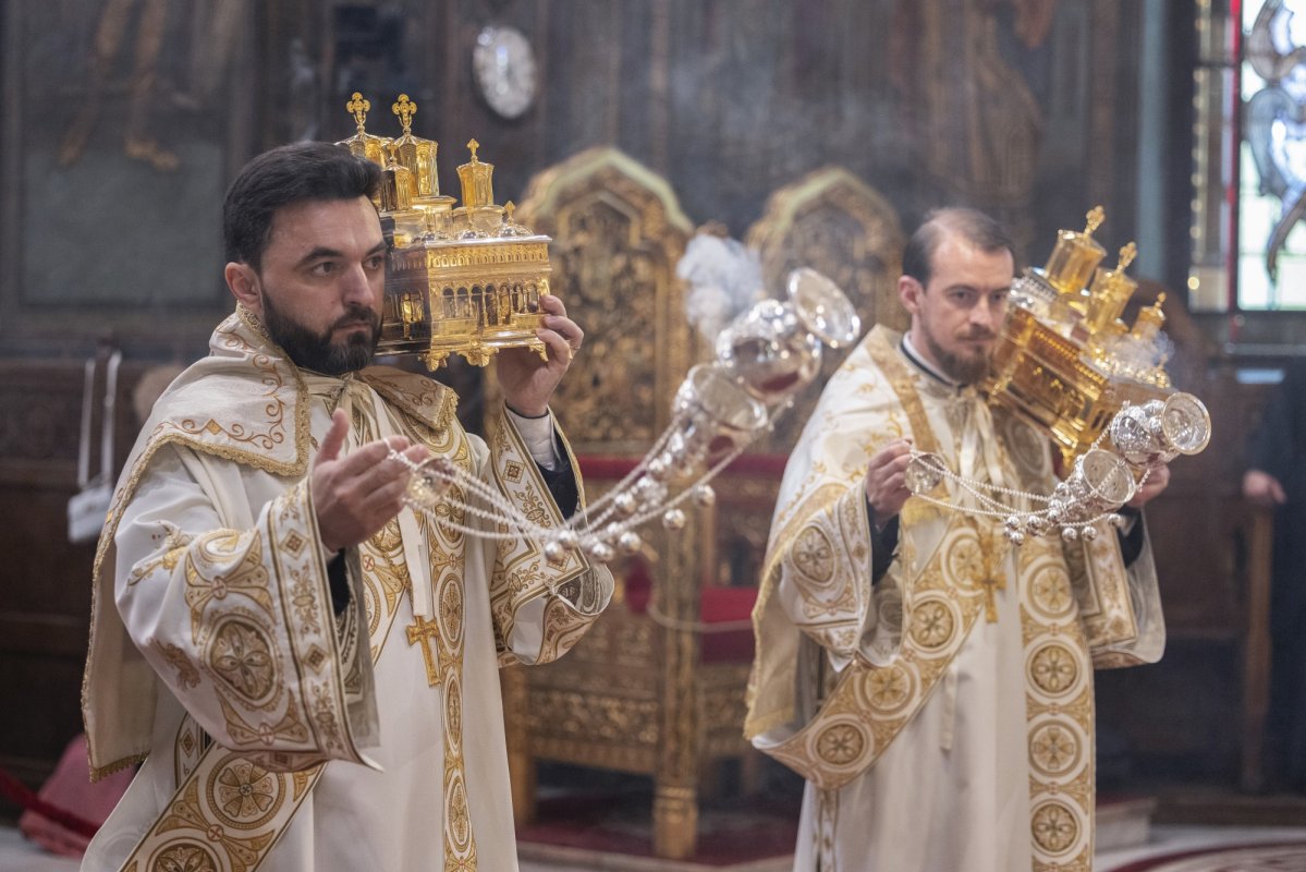 Priveghere în cinstea Sfinților Împărați la Catedrala Patriarhală 332117
