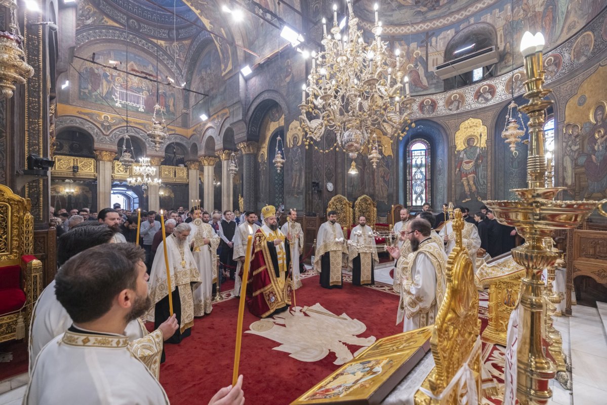 Priveghere în cinstea Sfinților Împărați la Catedrala Patriarhală 332118