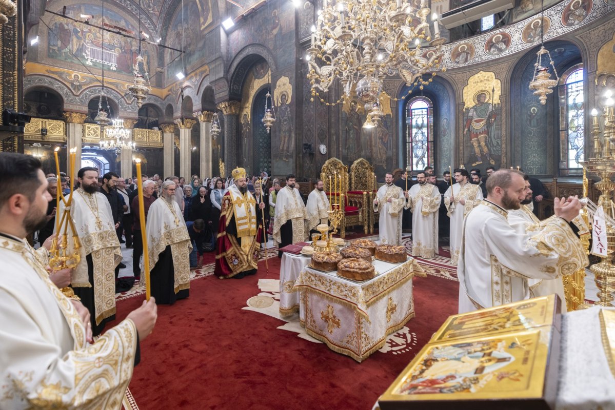 Priveghere în cinstea Sfinților Împărați la Catedrala Patriarhală 332119