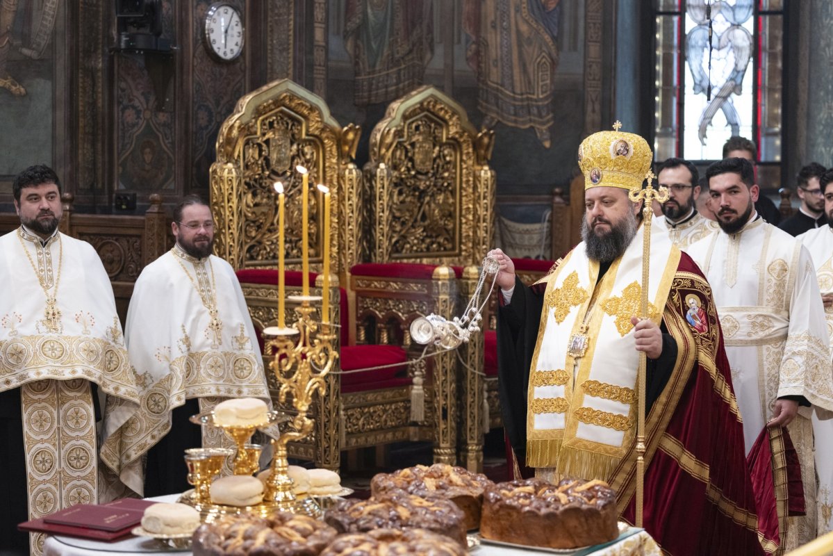 Priveghere în cinstea Sfinților Împărați la Catedrala Patriarhală 332120