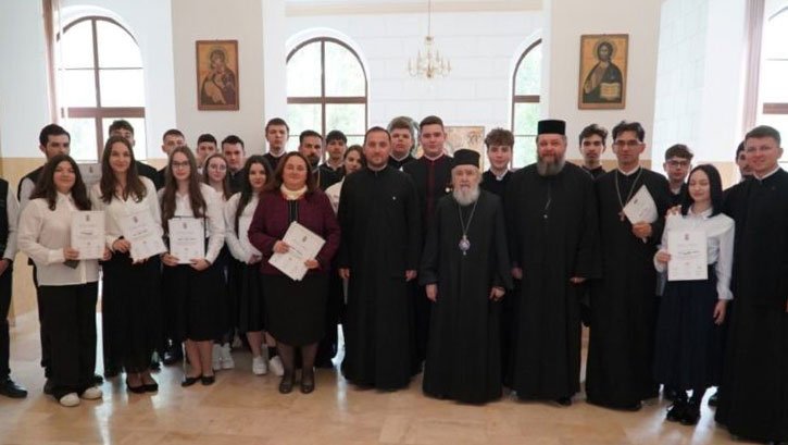 Seminariștii arădeni la un proiect de informare și prevenire a traficului de persoane 332067