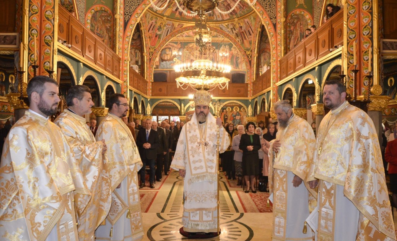 Slujirile ierarhilor hunedoreni în Duminica a 5‑a după Paști 332042