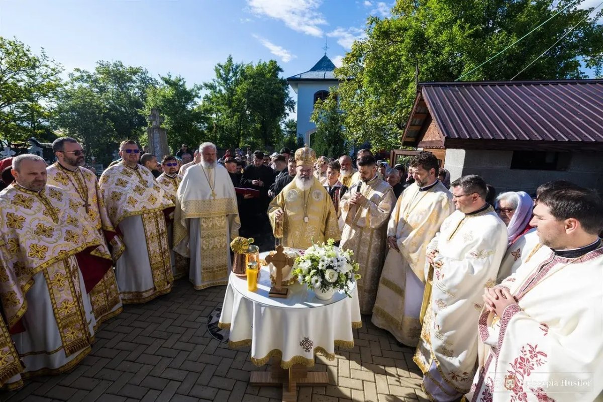 Resfințirea bisericii din Moara Domnească, Vaslui 332161