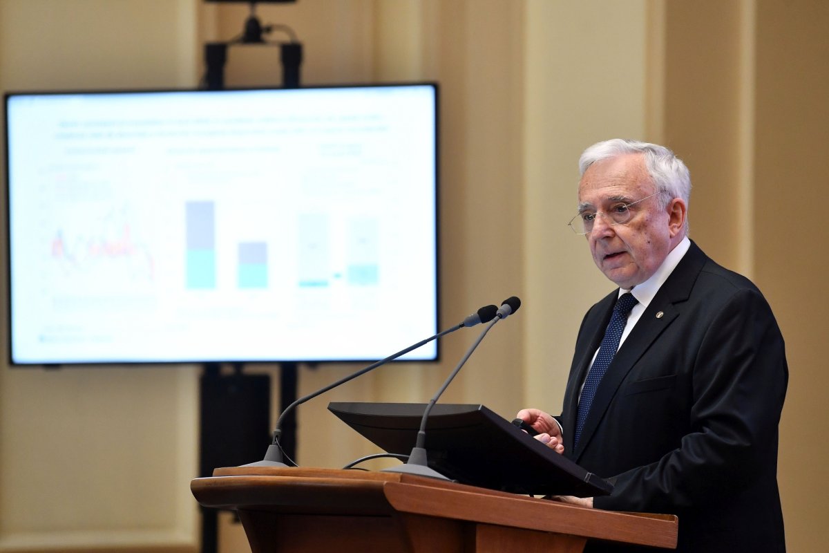 Guvernatorul BNR: Suntem încă departe de recesiune 332308