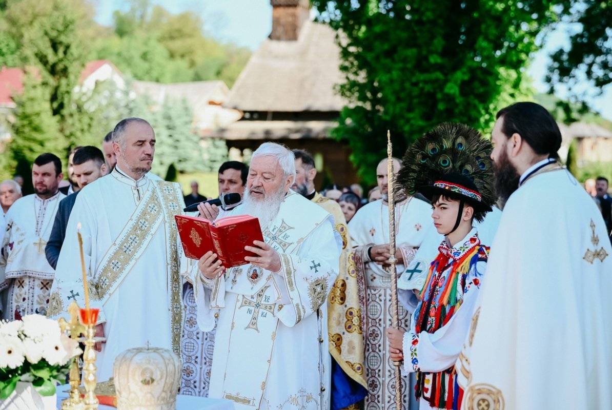 Hramul istoric al Mănăstirii Dobric și sfințirea noilor clopote 332320