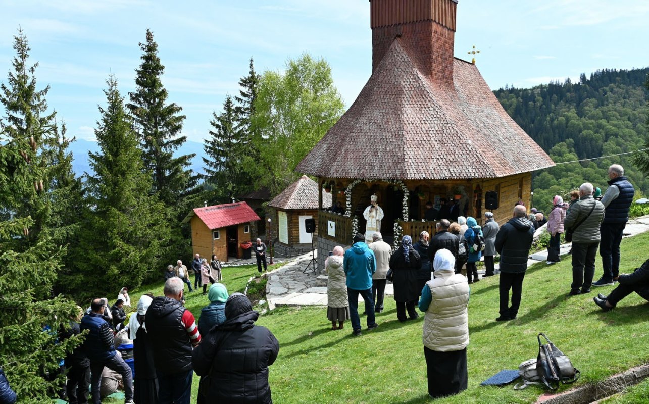 Sărbătoare la Schitul Straja, judeţul Hunedoara 332327