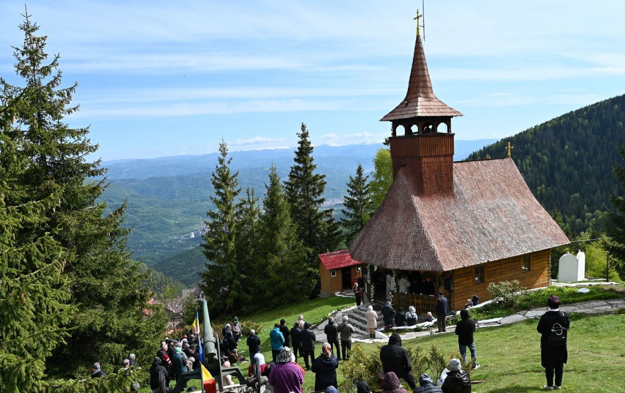 Sărbătoare la Schitul Straja, judeţul Hunedoara 332328